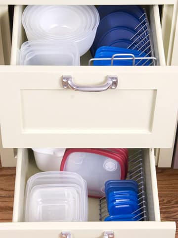 Use CD holders to neatly house Tupperware lids.