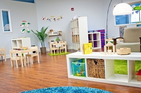 sprouts daycare yelp lecture hootsuite garderie stuhlkreis designbump classrooms littlesprouts klaslokaal