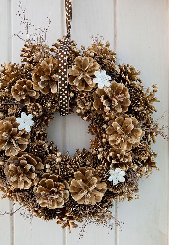 37 Creative DIY Pine Cone Decoration Ideas -DesignBump