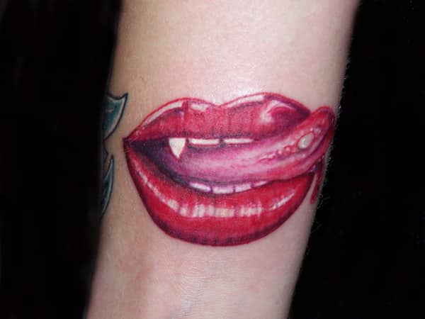 25 Crazily Cool Lip Tattoos -DesignBump