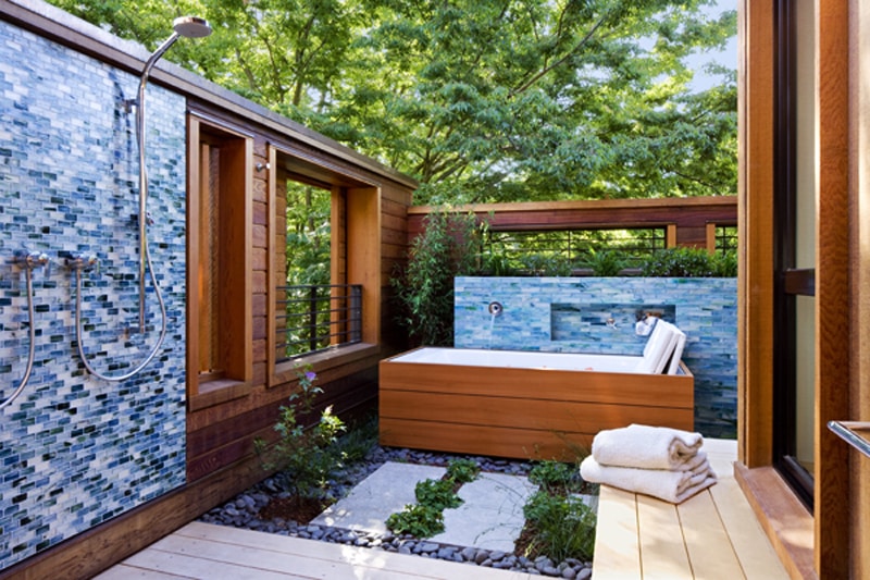 55+ Beautiful Outdoor Bathroom Ideas -DesignBump